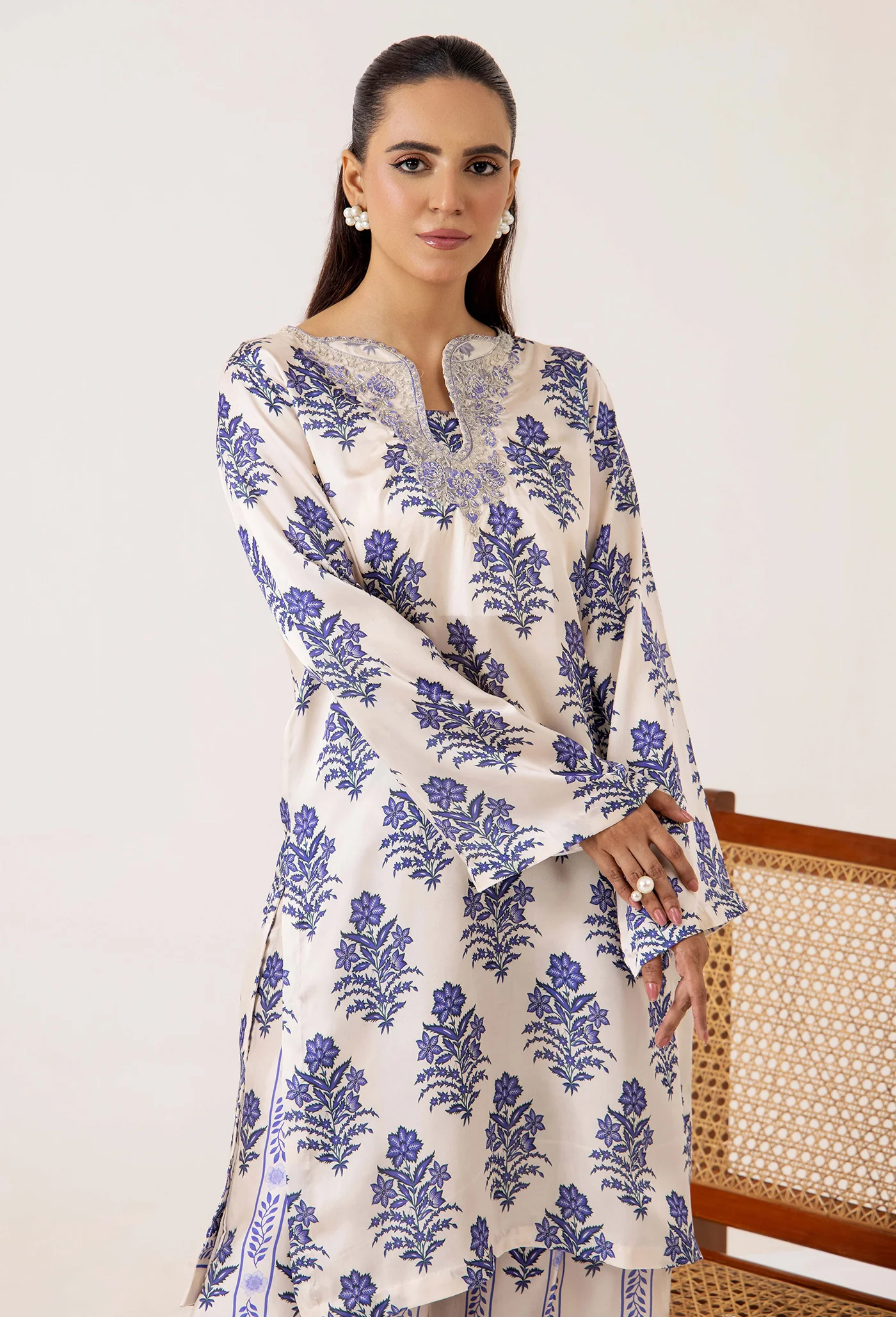 2-PC EMB SILK 7630