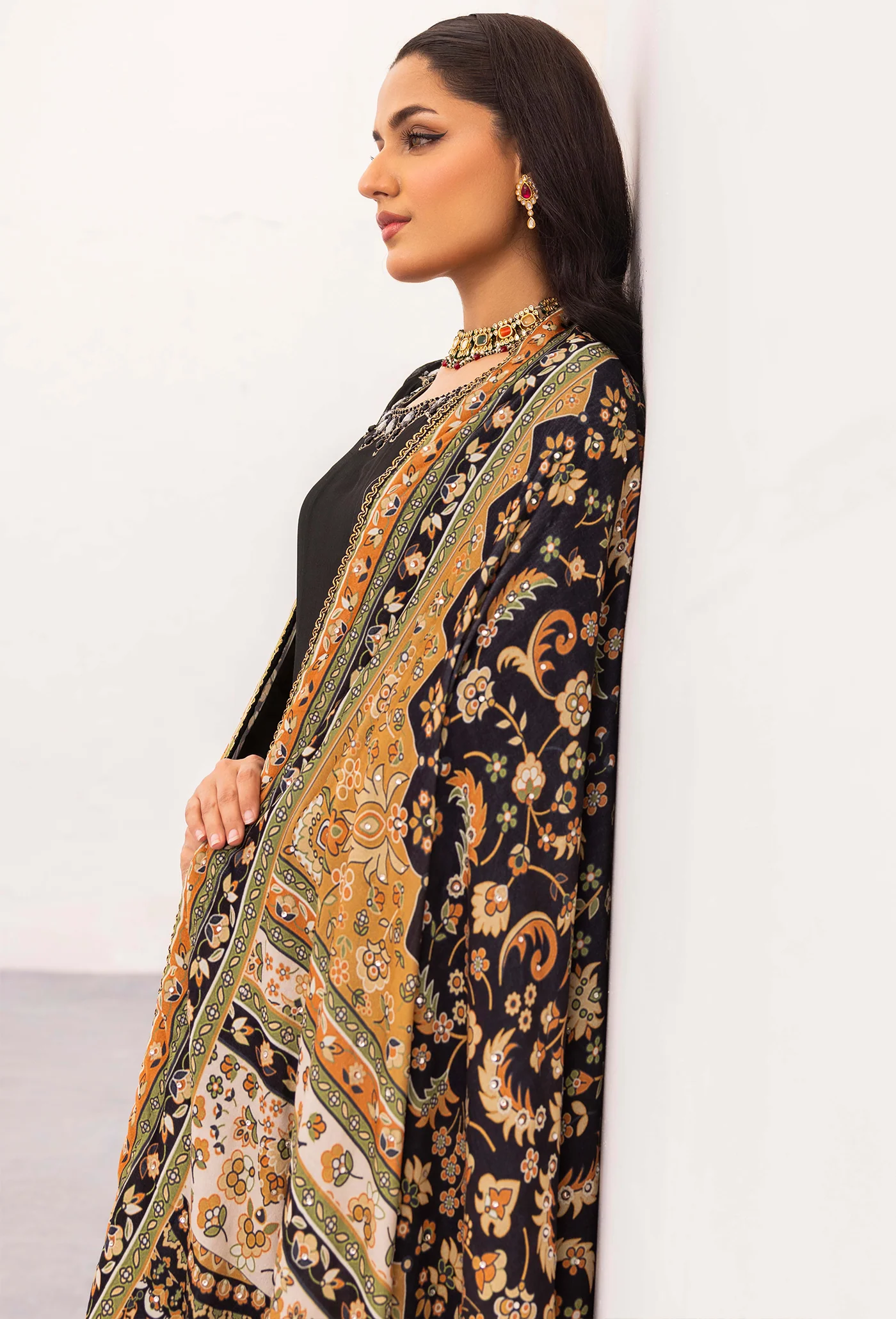 Adan's Velvet- Shawl 5441 - Image 4