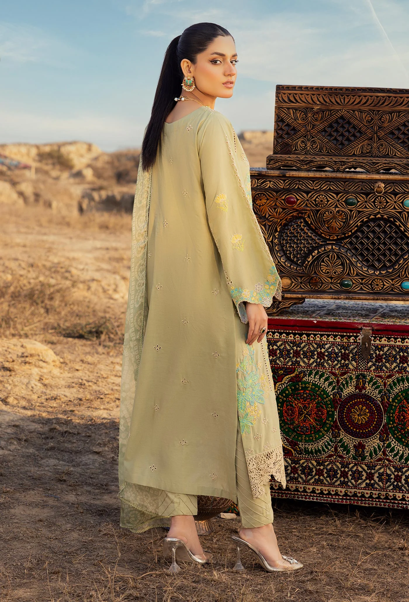 ATTIRE 5 - Image 2