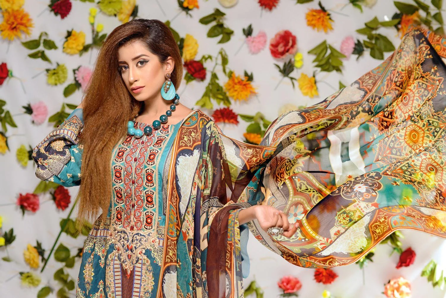 Aurnia - Digital Printed and Embroidered Lawn 3PC - Image 4