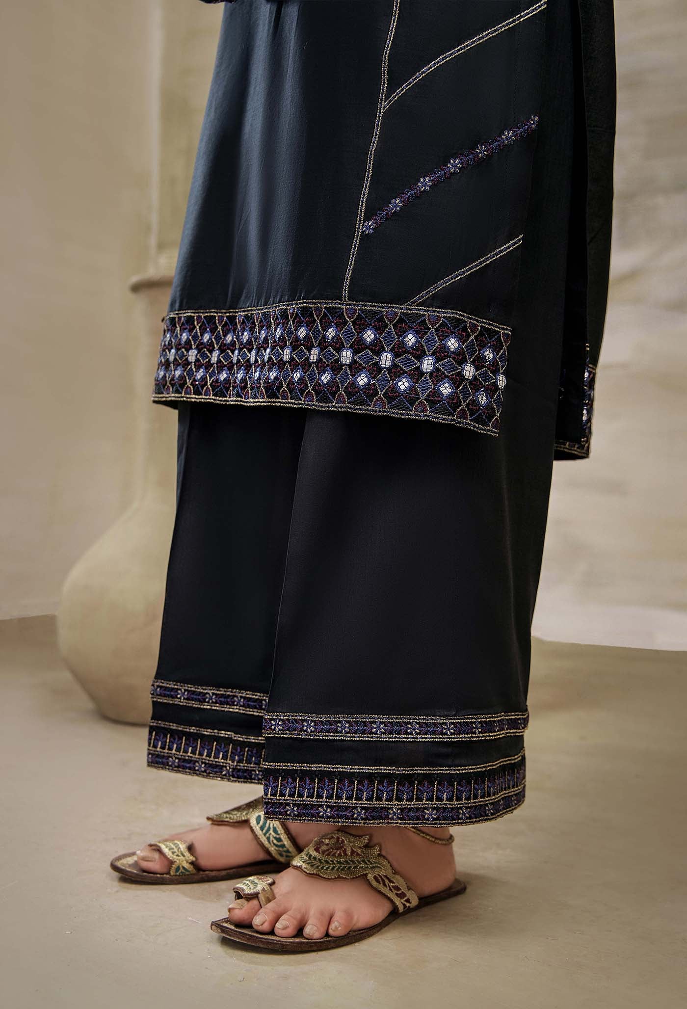 Black Edition 8637 - Image 4