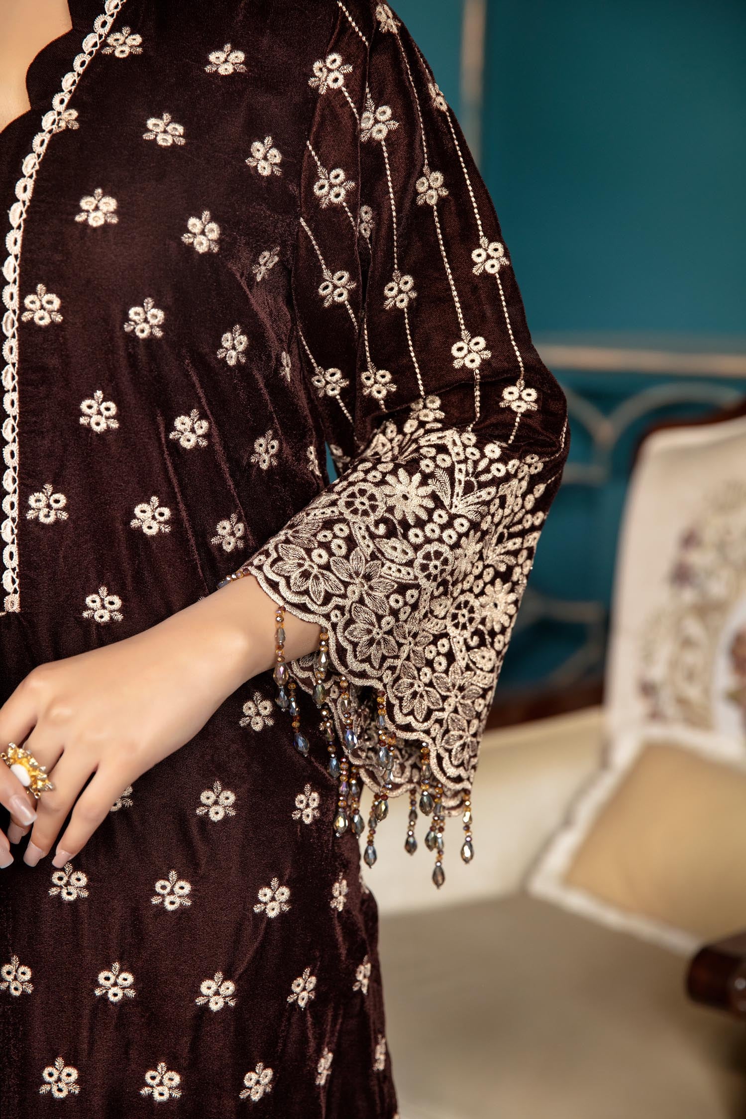Botanical - Embroidered Velvet 3 piece - Image 4