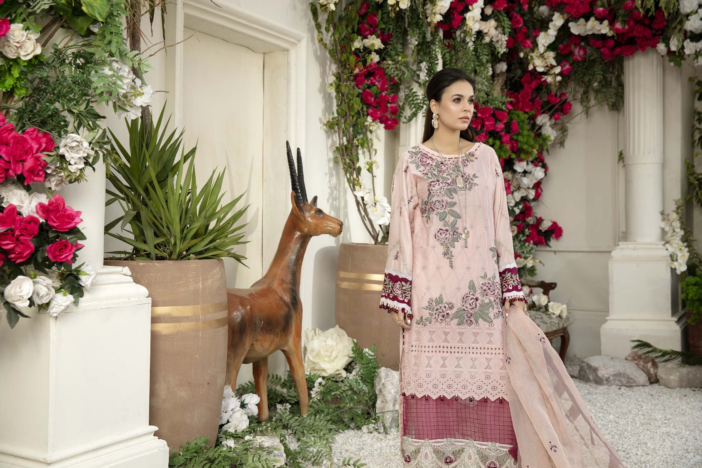Cameo pink - Schiffli Embroidered Lawn (3PC) - Image 4