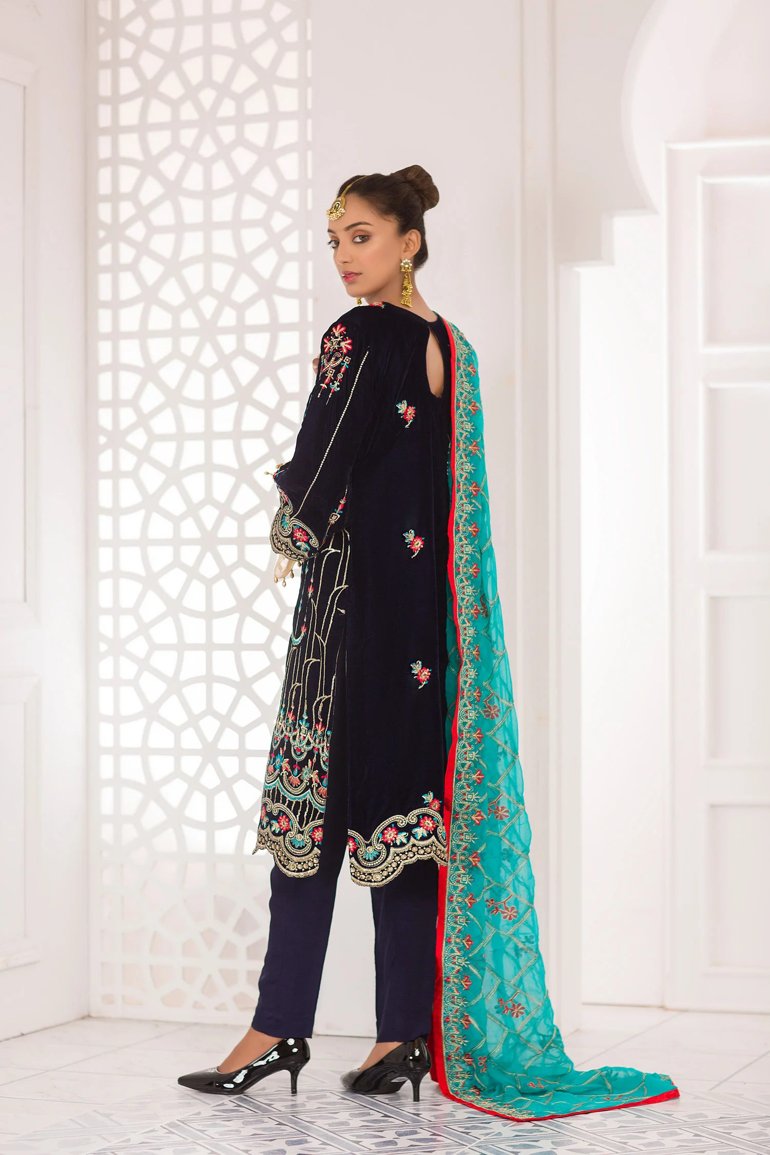 CARTIER - Luxury Embroidered Velvet 3PC - Image 3