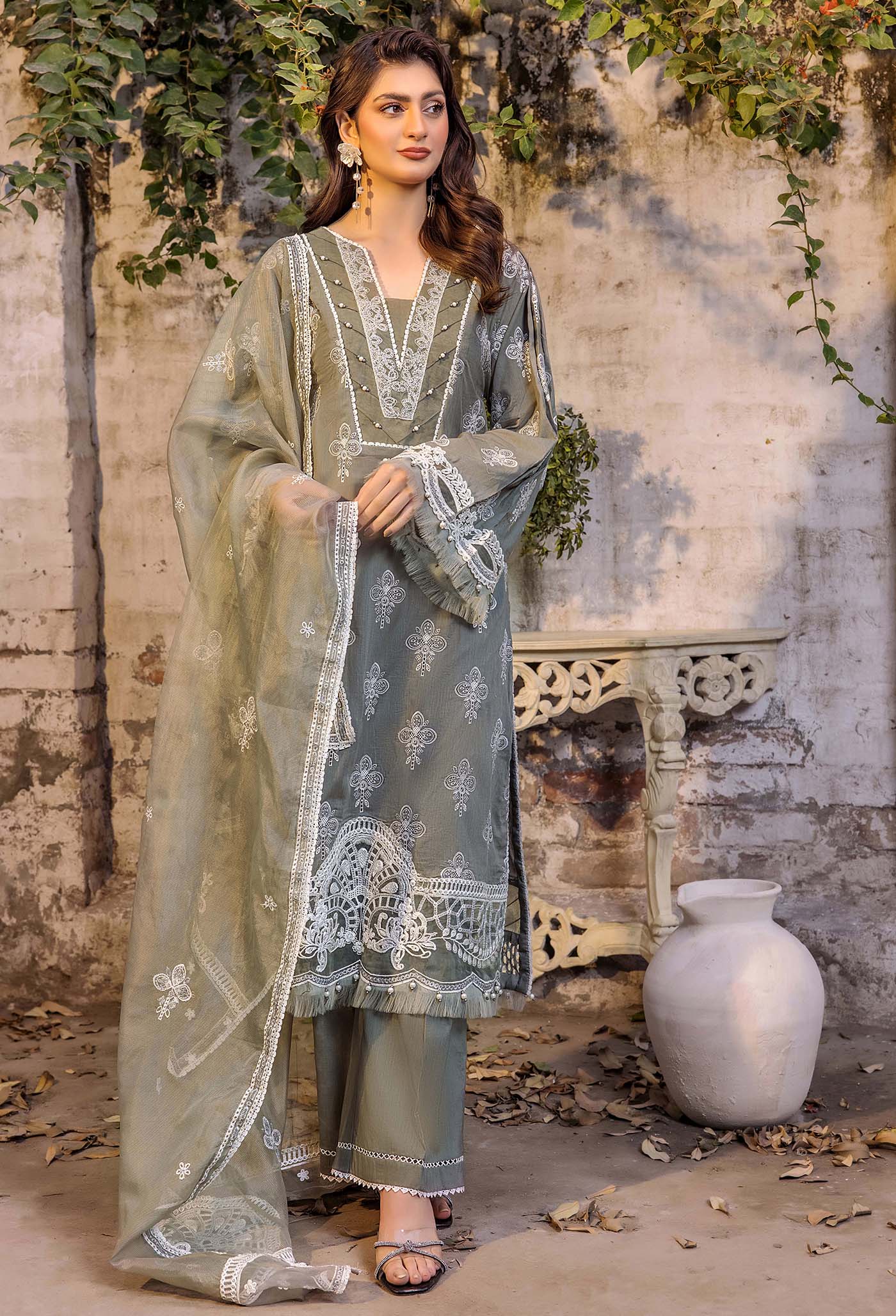 CHIKANKARI 4772