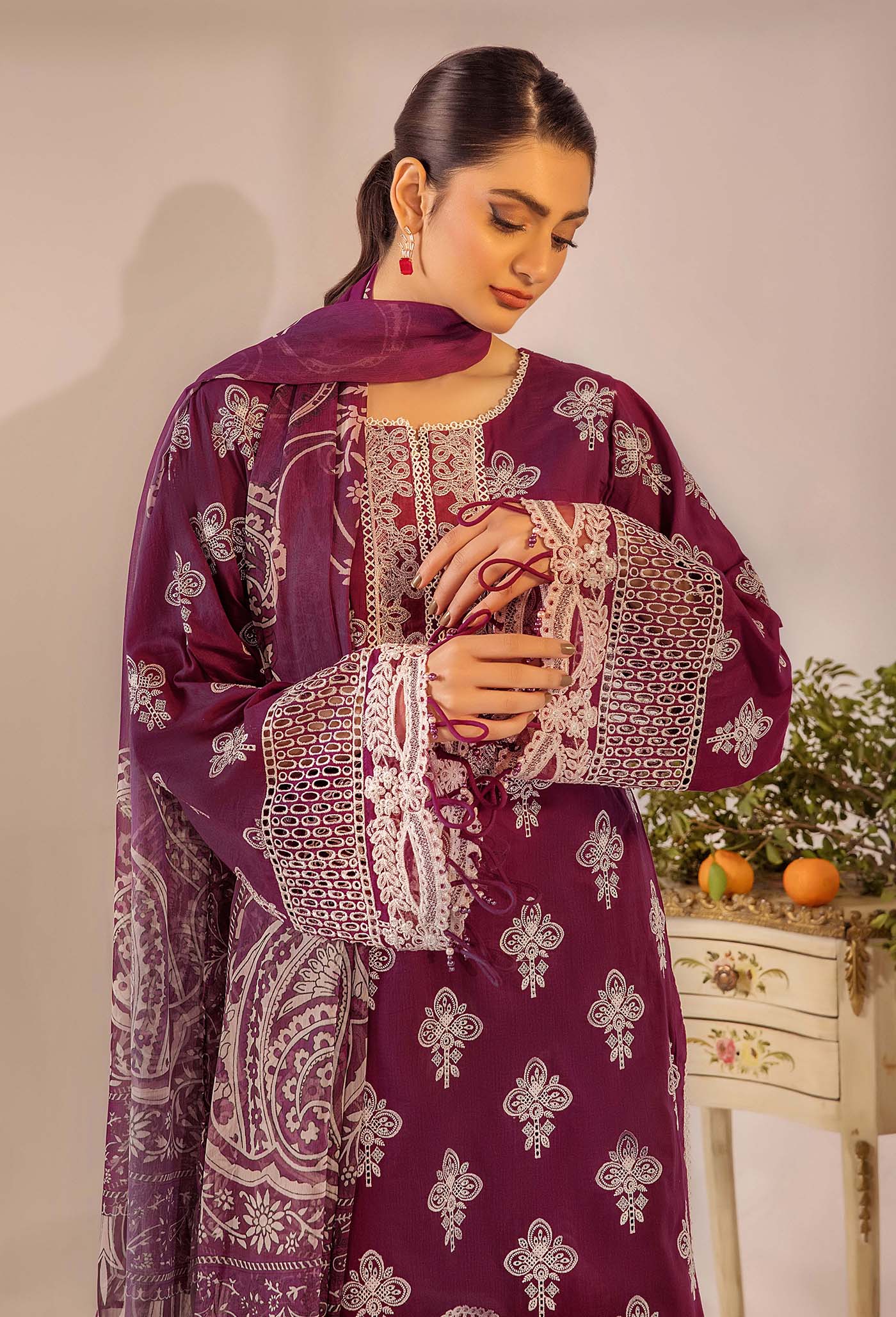 CHIKANKARI 4779