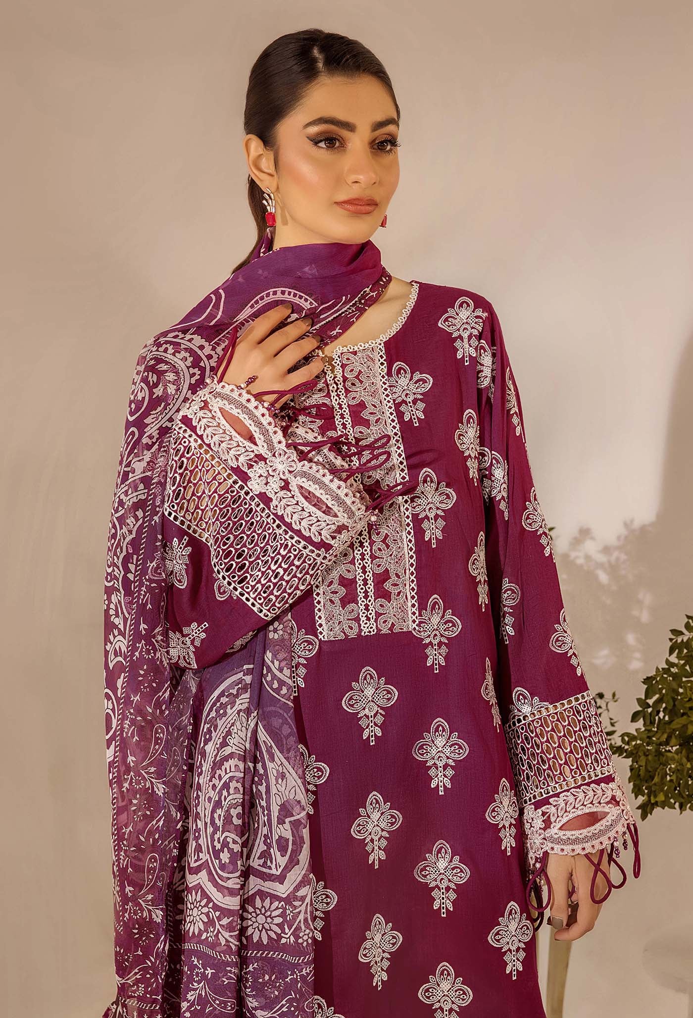 CHIKANKARI 4779 - Image 3