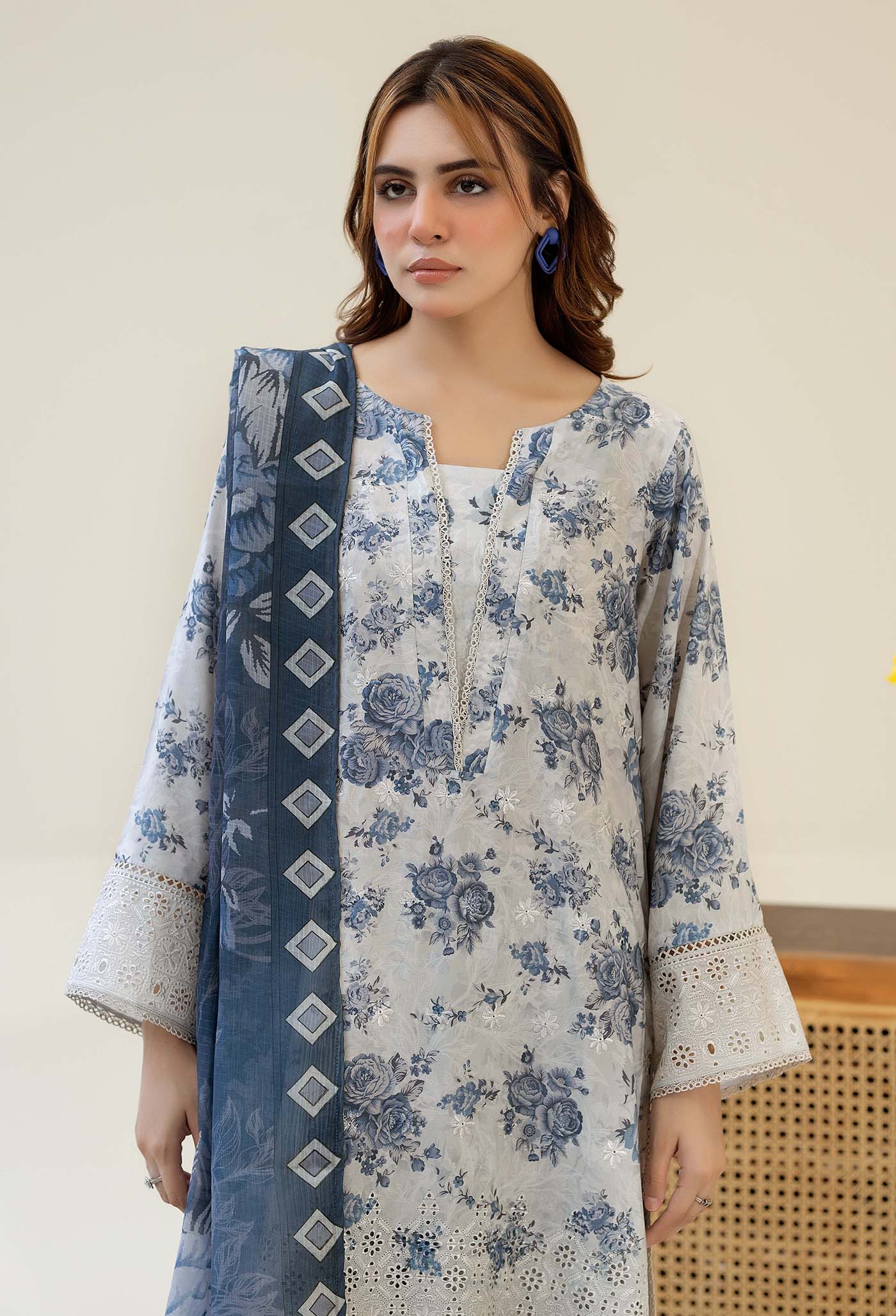 CHIKANKARI SATIN 07 - Image 3