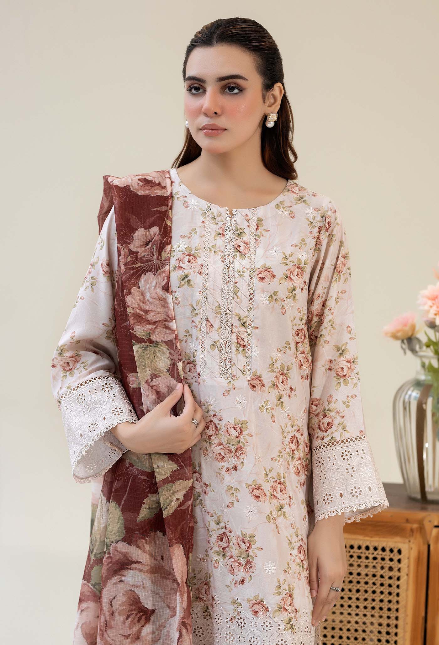 CHIKANKARI SATIN 08 - Image 4