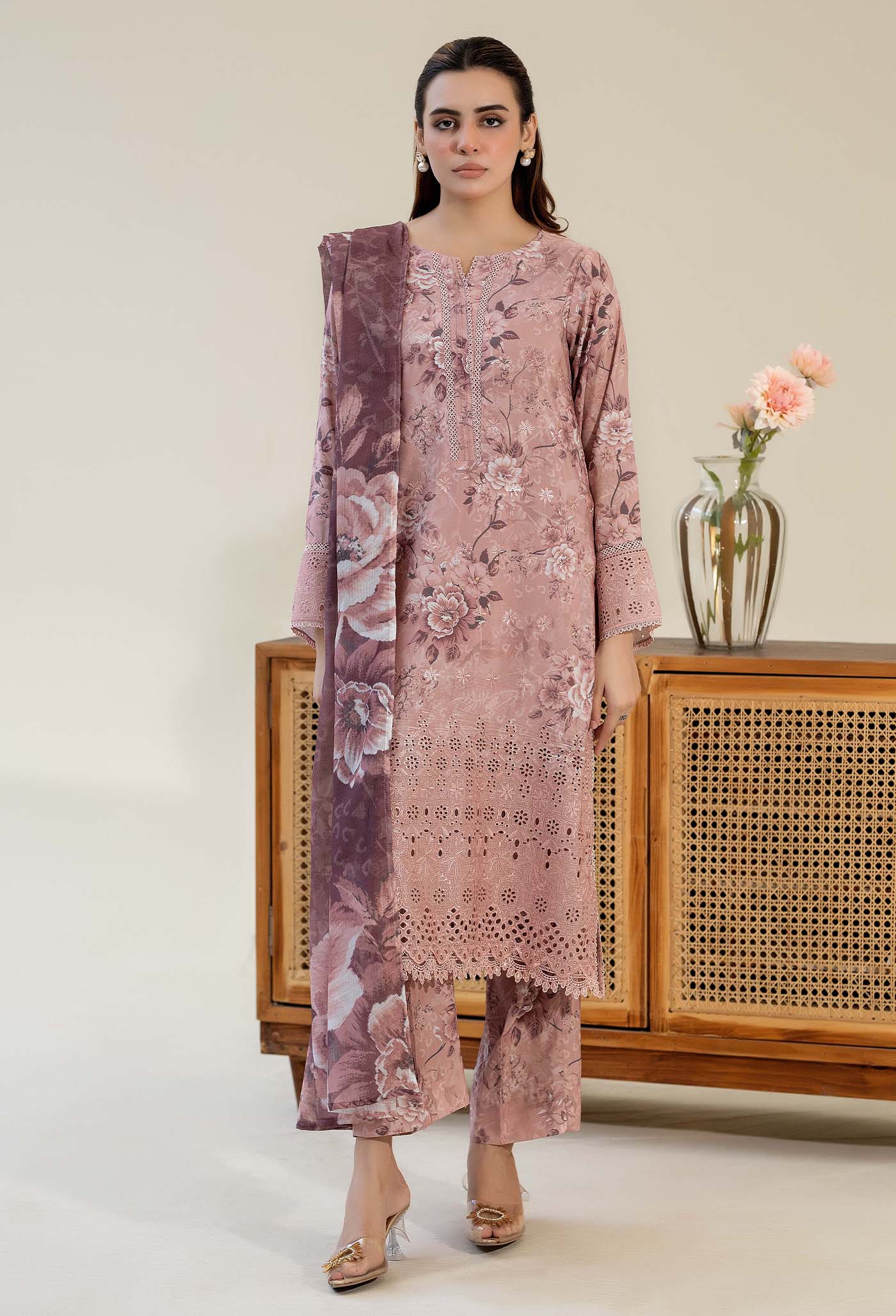 CHIKANKARI SATIN 09