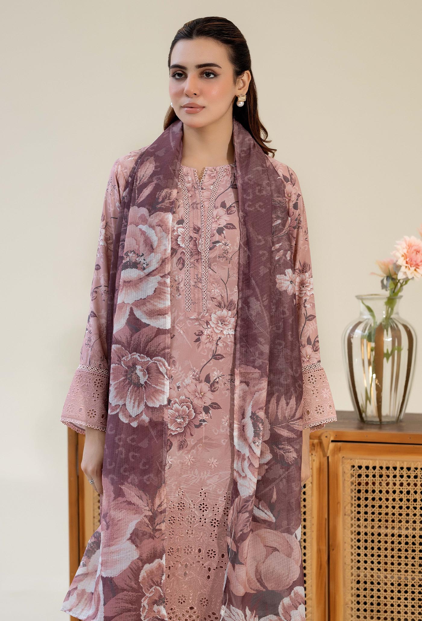 CHIKANKARI SATIN 09 - Image 3