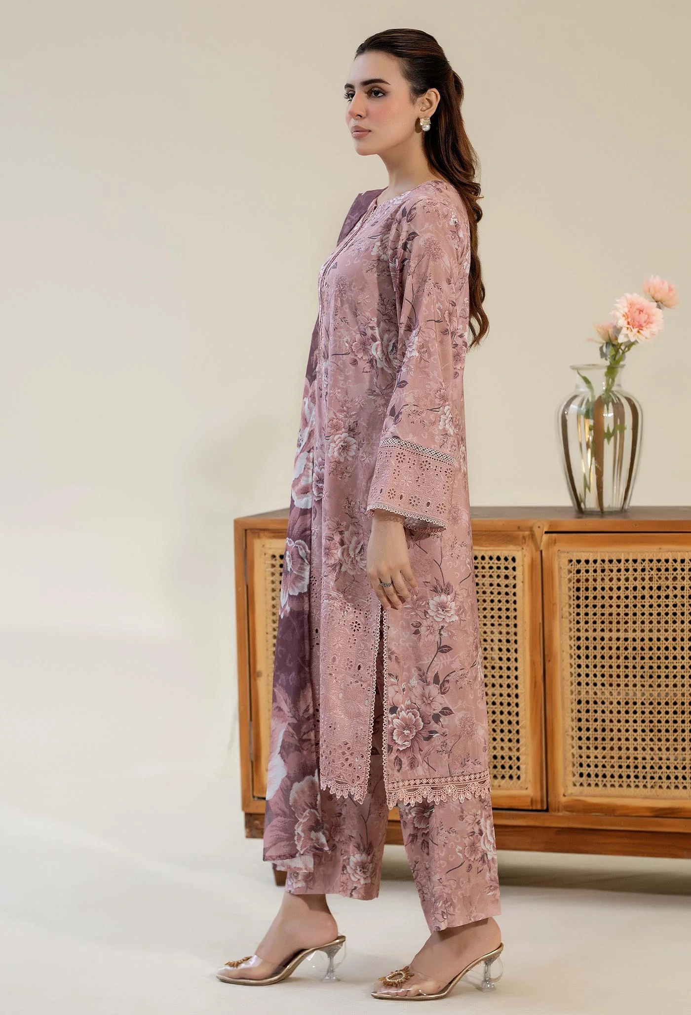 CHIKANKARI SATIN 09 - Image 4
