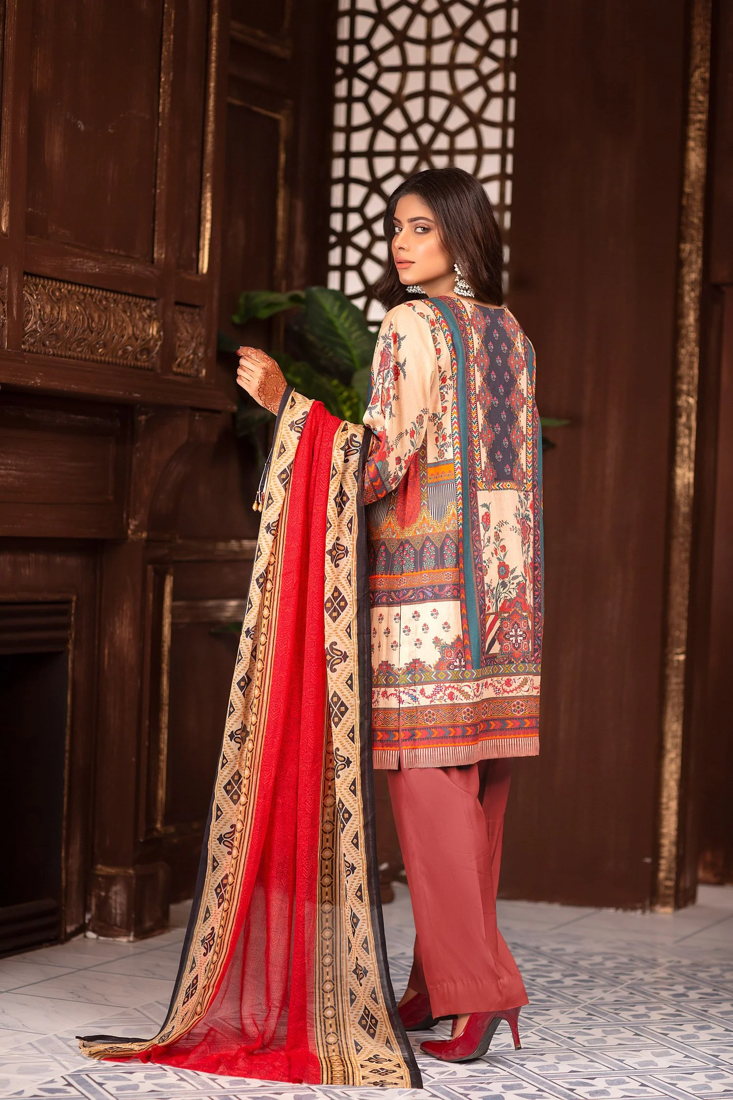 Classio - Digital Printed & Embroidered Lawn Unstitch - Image 2