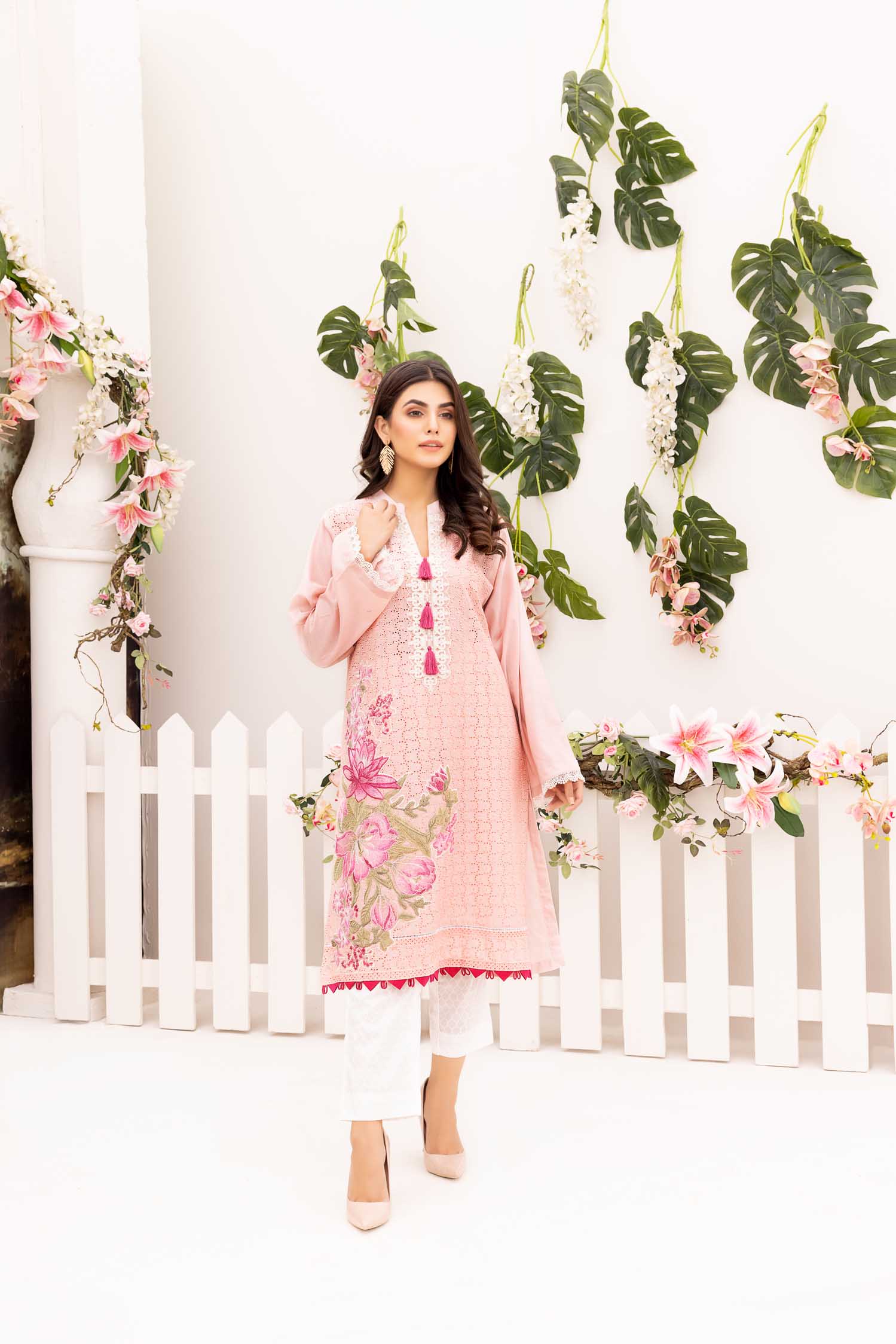 Cluim - Embroidered Schiflli Lawn Stitched - Image 2