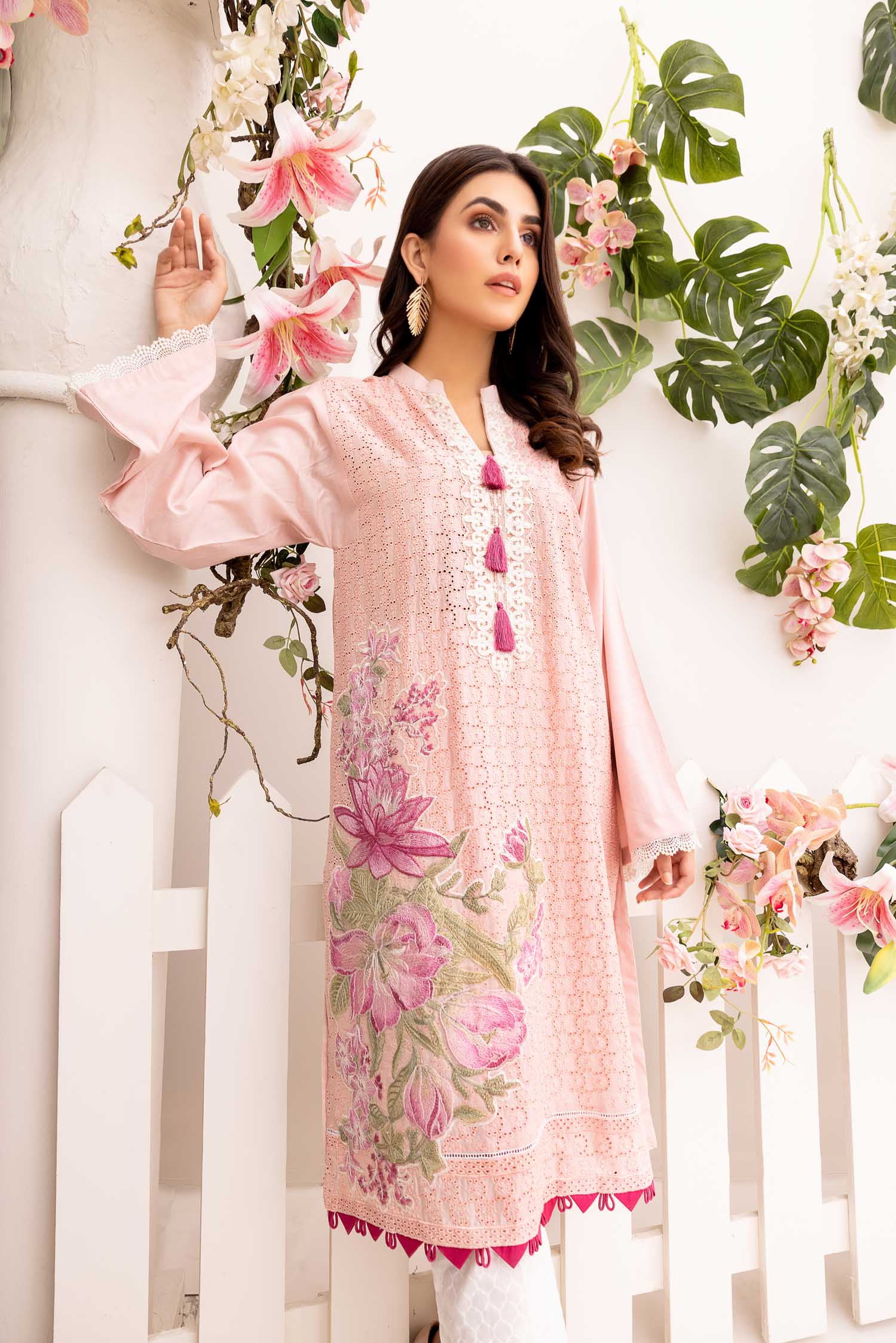 Cluim - Embroidered Schiflli Lawn Stitched - Image 3