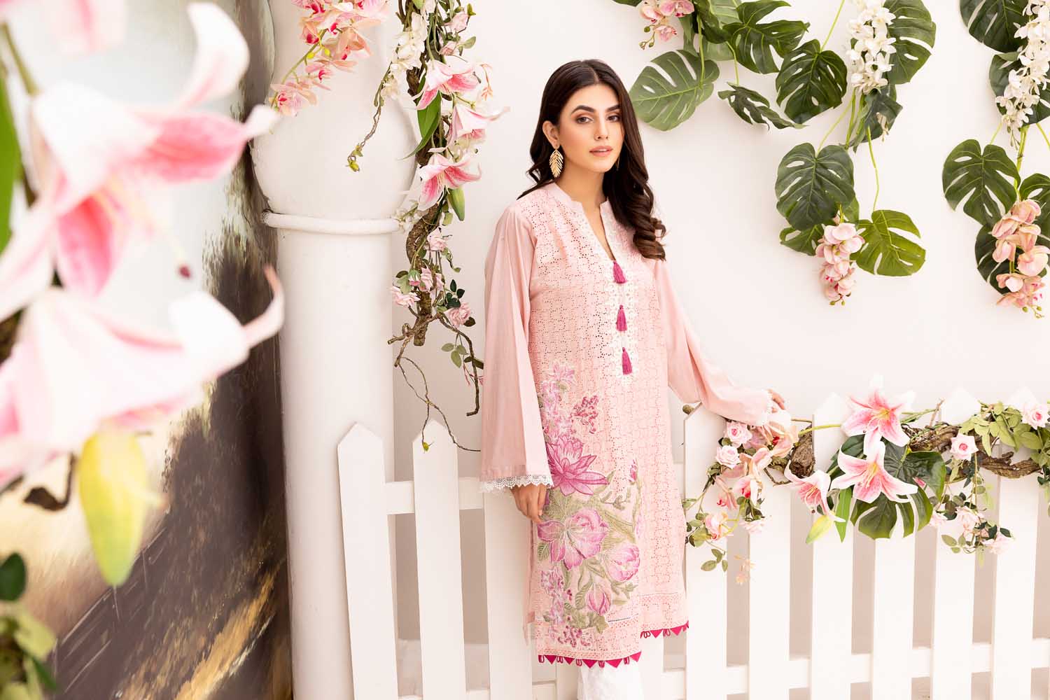 Cluim - Embroidered Schiflli Lawn Stitched - Image 4