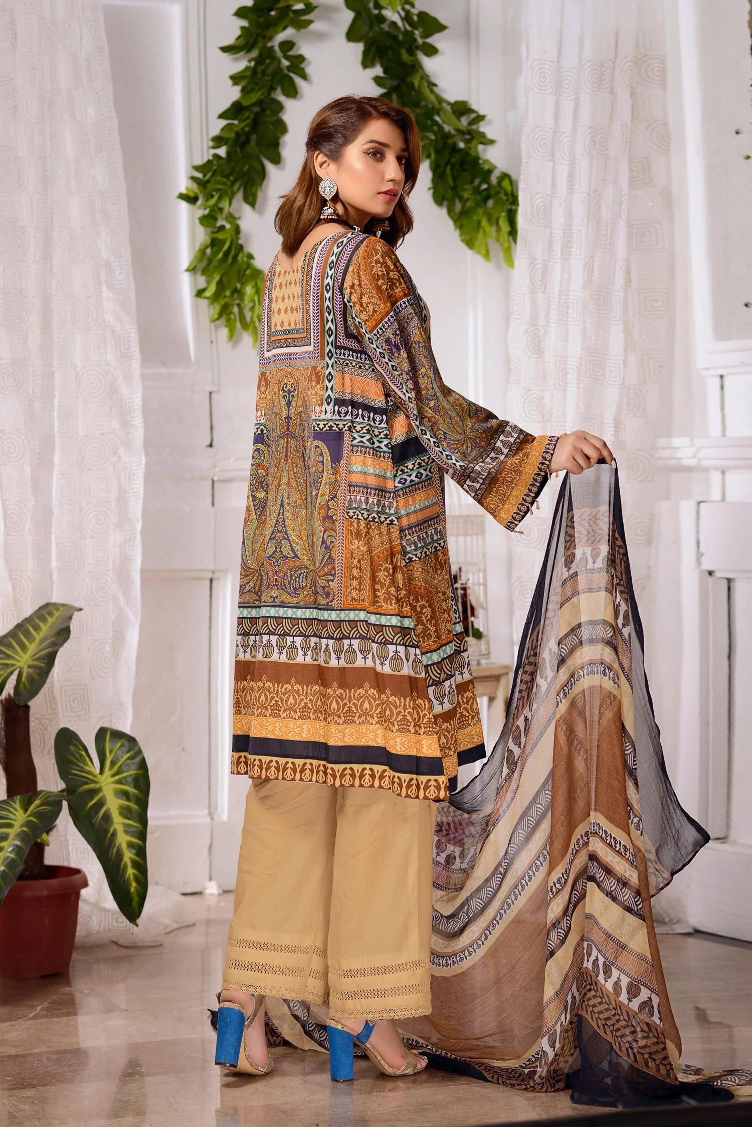 Daylilies  - DIGITAL PRINTED & EMBROIDERED LAWN 3PC - Image 2