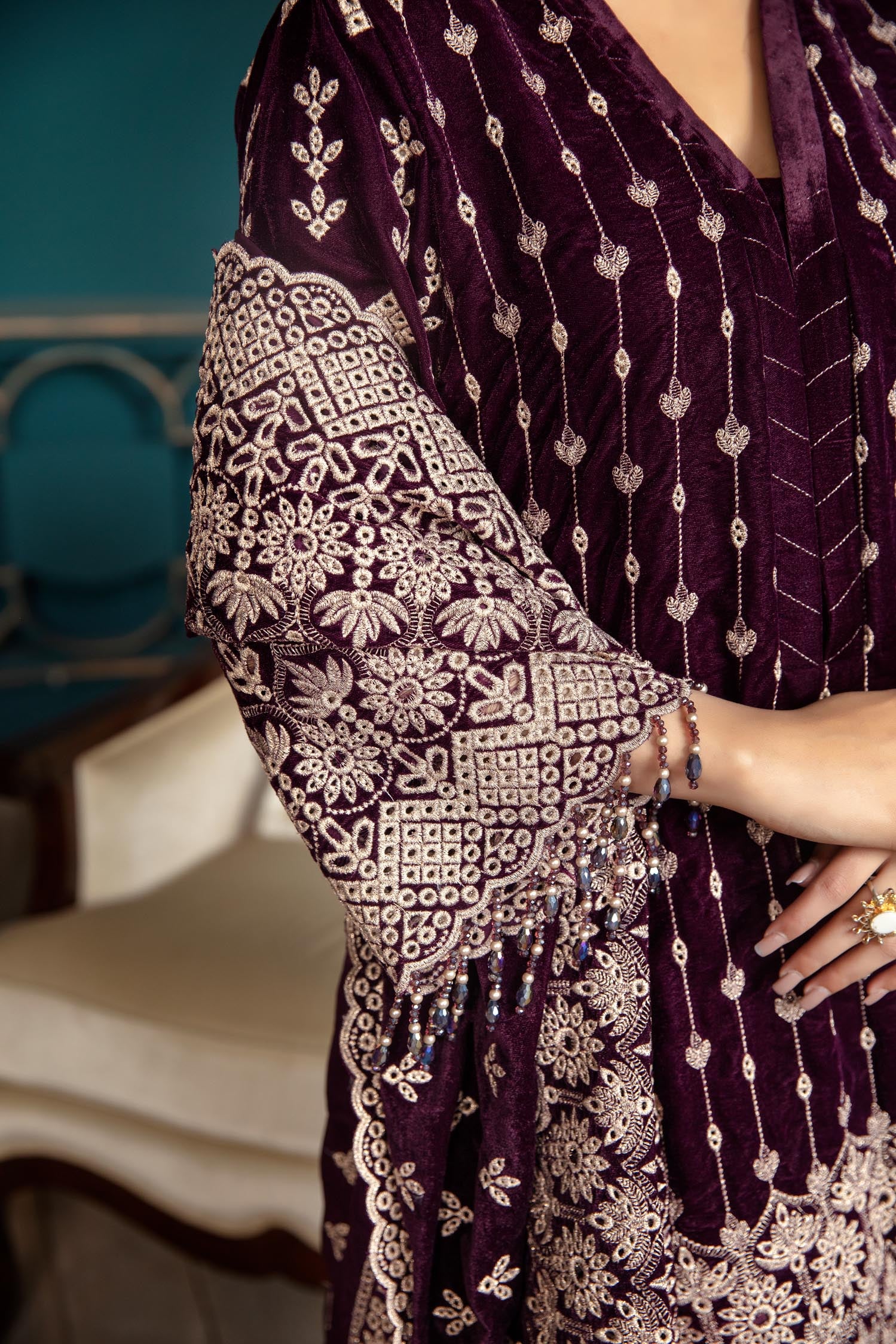 Daylily - Embroidered Velvet 3 piece - Image 3