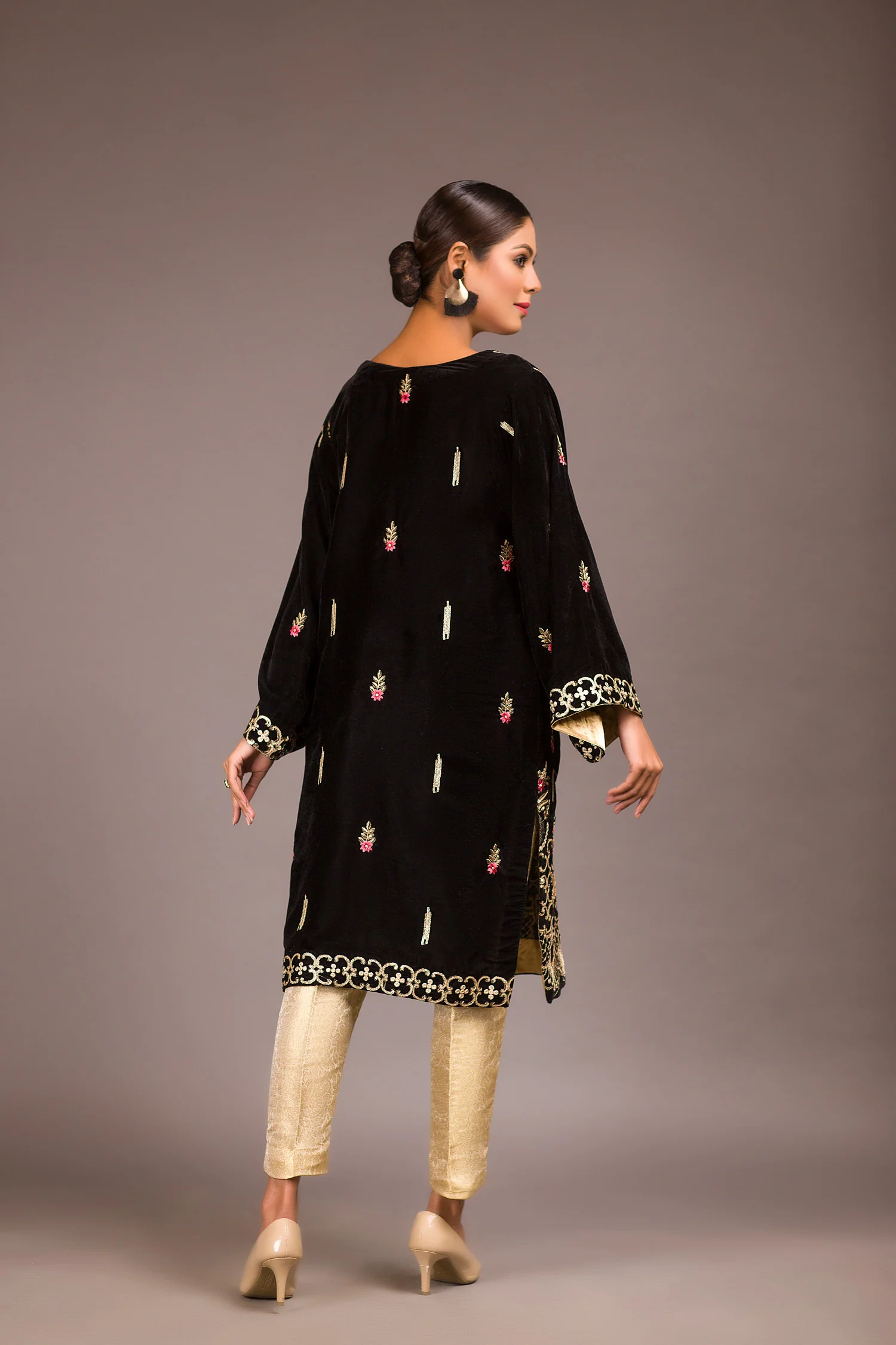 Dewind - Embroidered Velvet Unstitch Kurti - Image 2