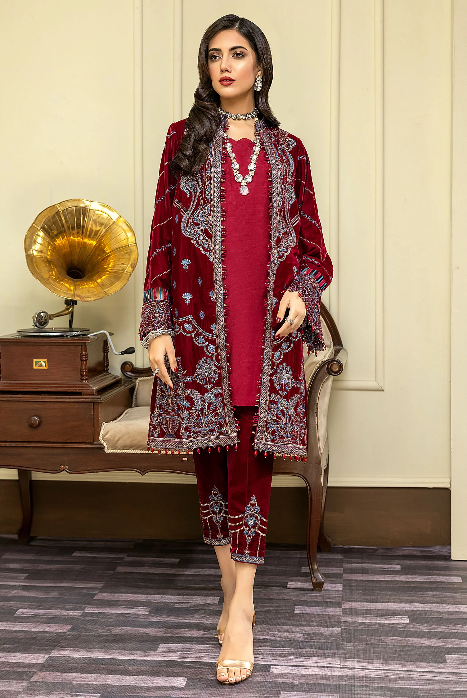 Diantus-B - Embroidered Velvet 3PC