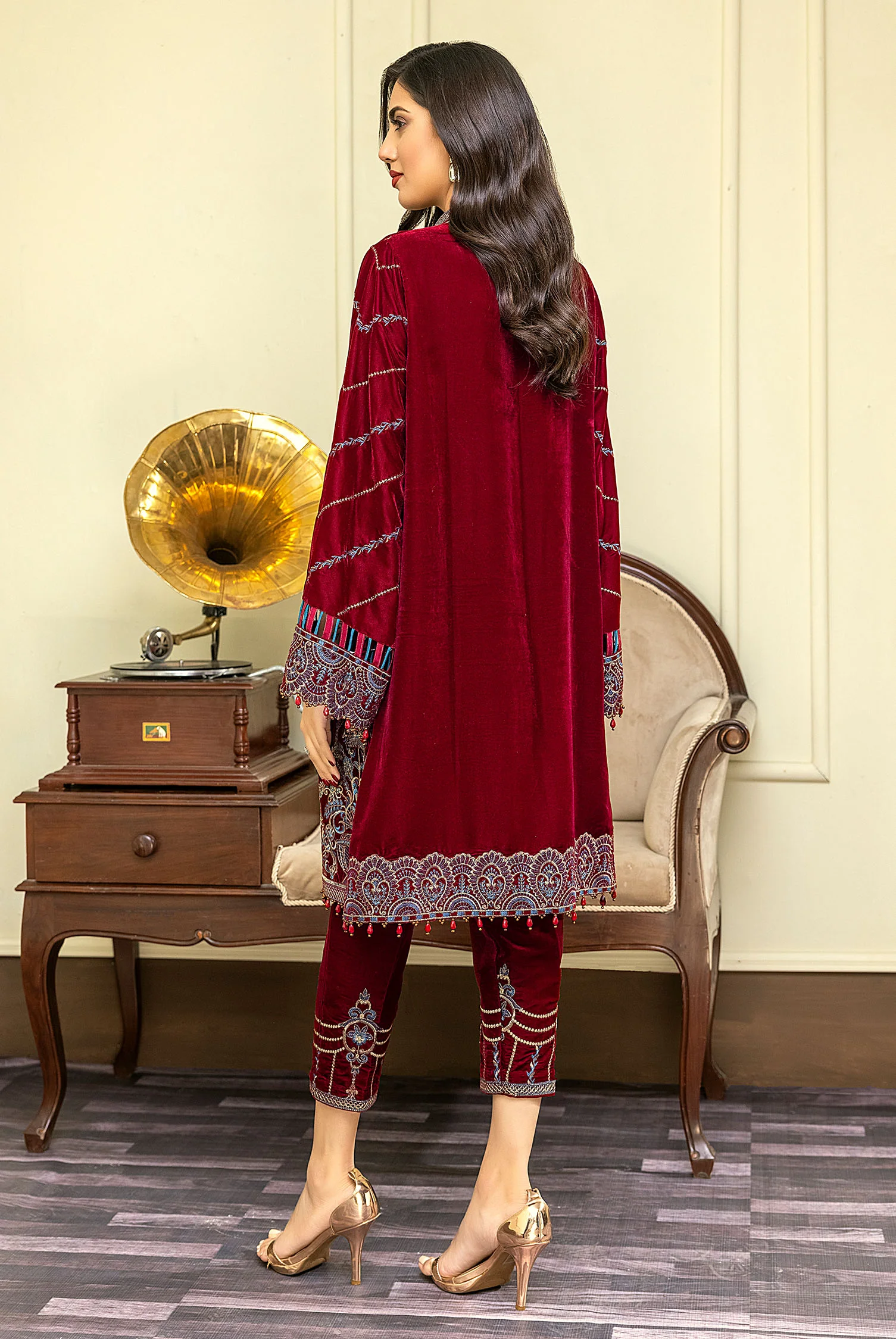 Diantus-B - Embroidered Velvet 3PC - Image 2