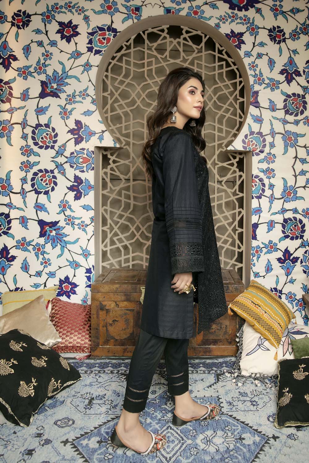 Doniry - Embroidered Chikankari Stitched Kurti - Image 3
