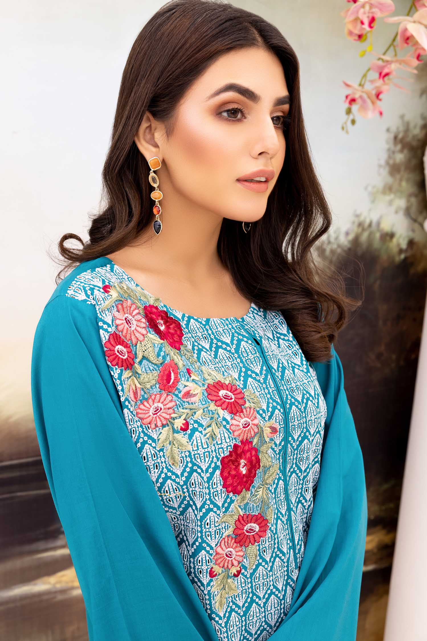 Enticing - Embroidered Schiflli Lawn Stitched - Image 3