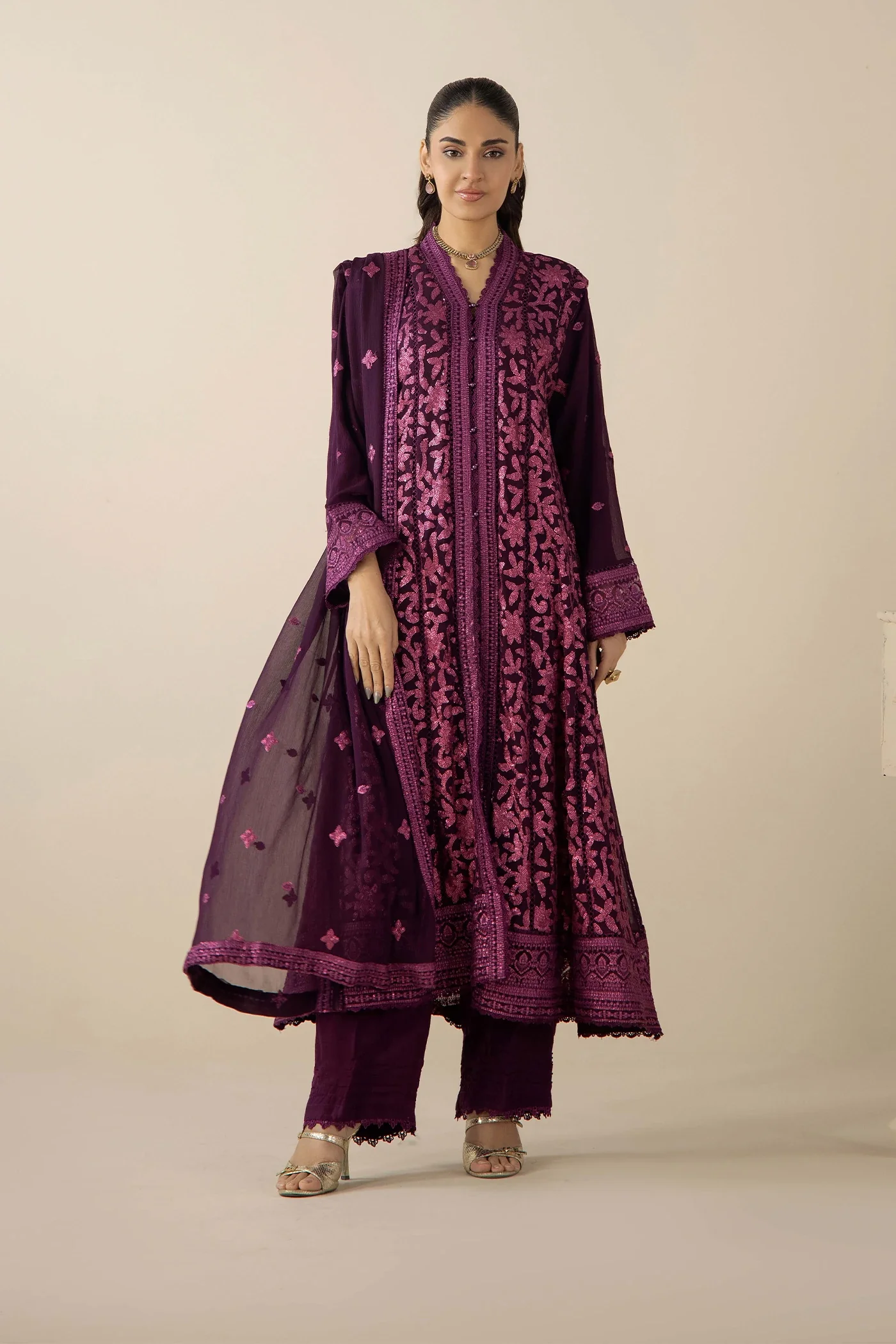 GOWN 1561