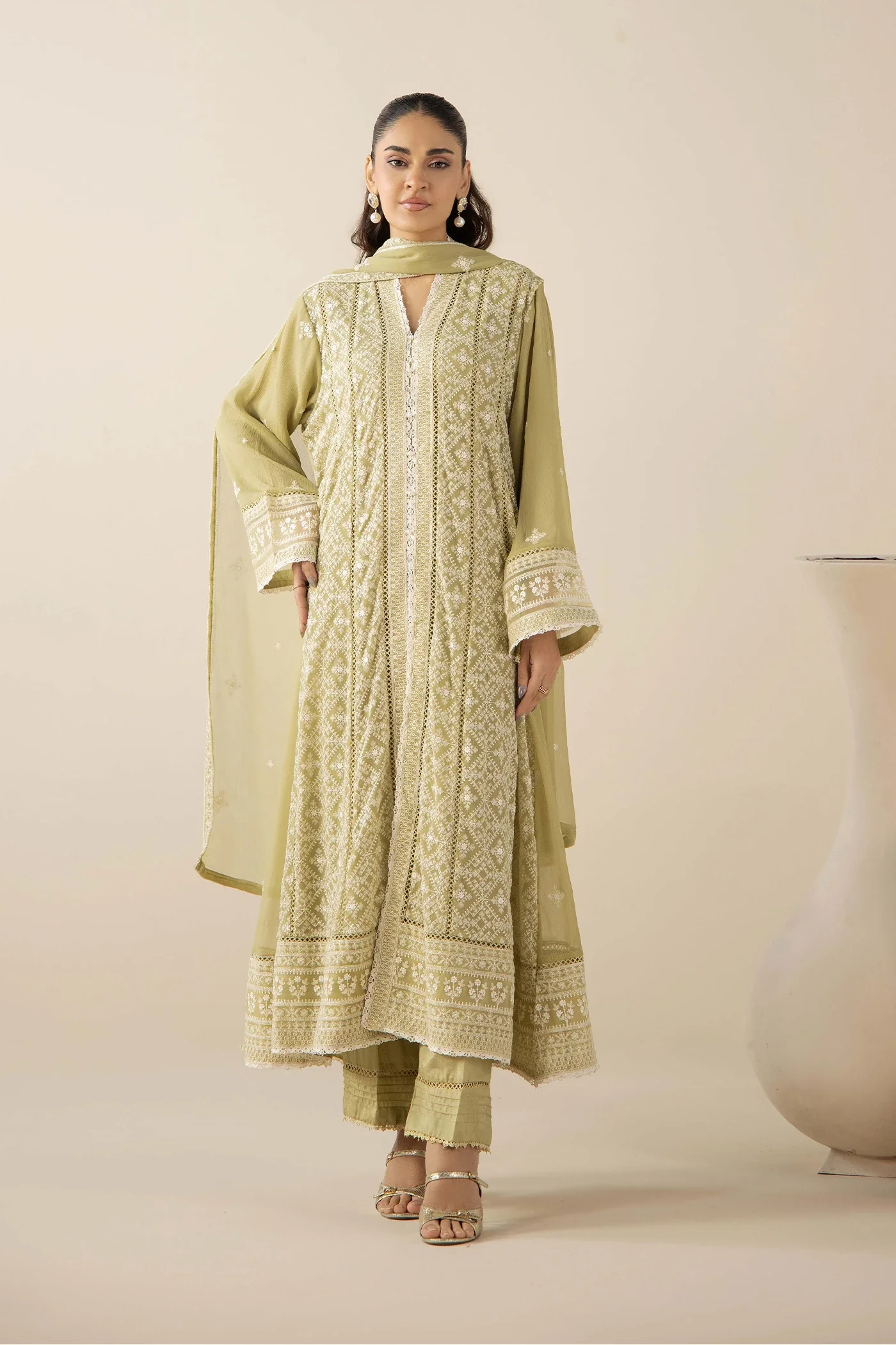 GOWN 1566