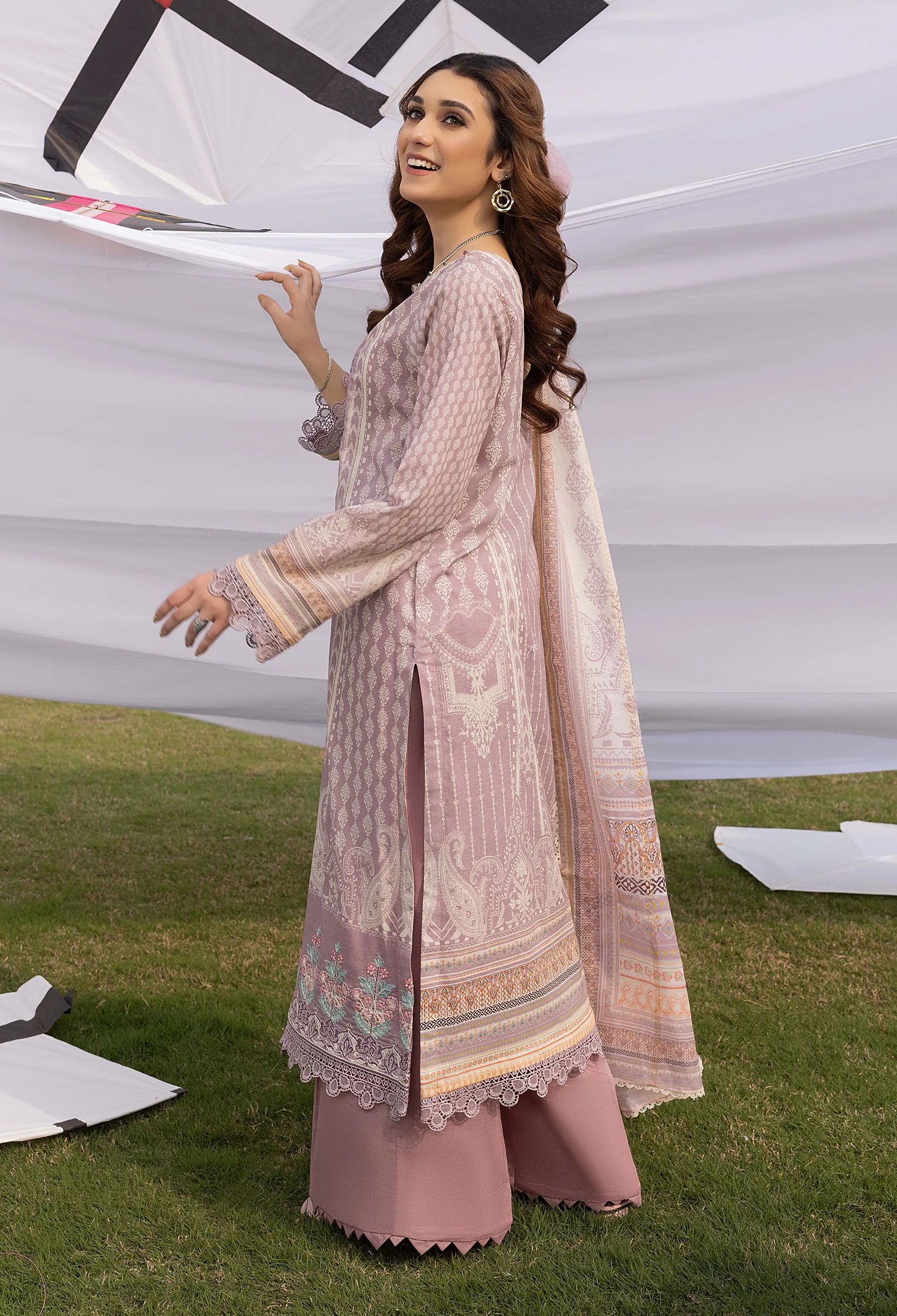 Lily - Image 3