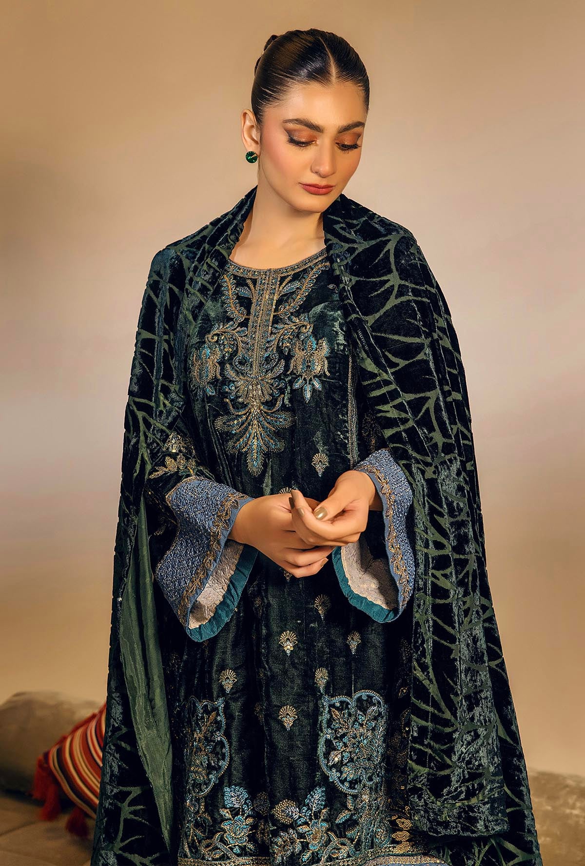 PLACHI EMBROIDERED - Image 4