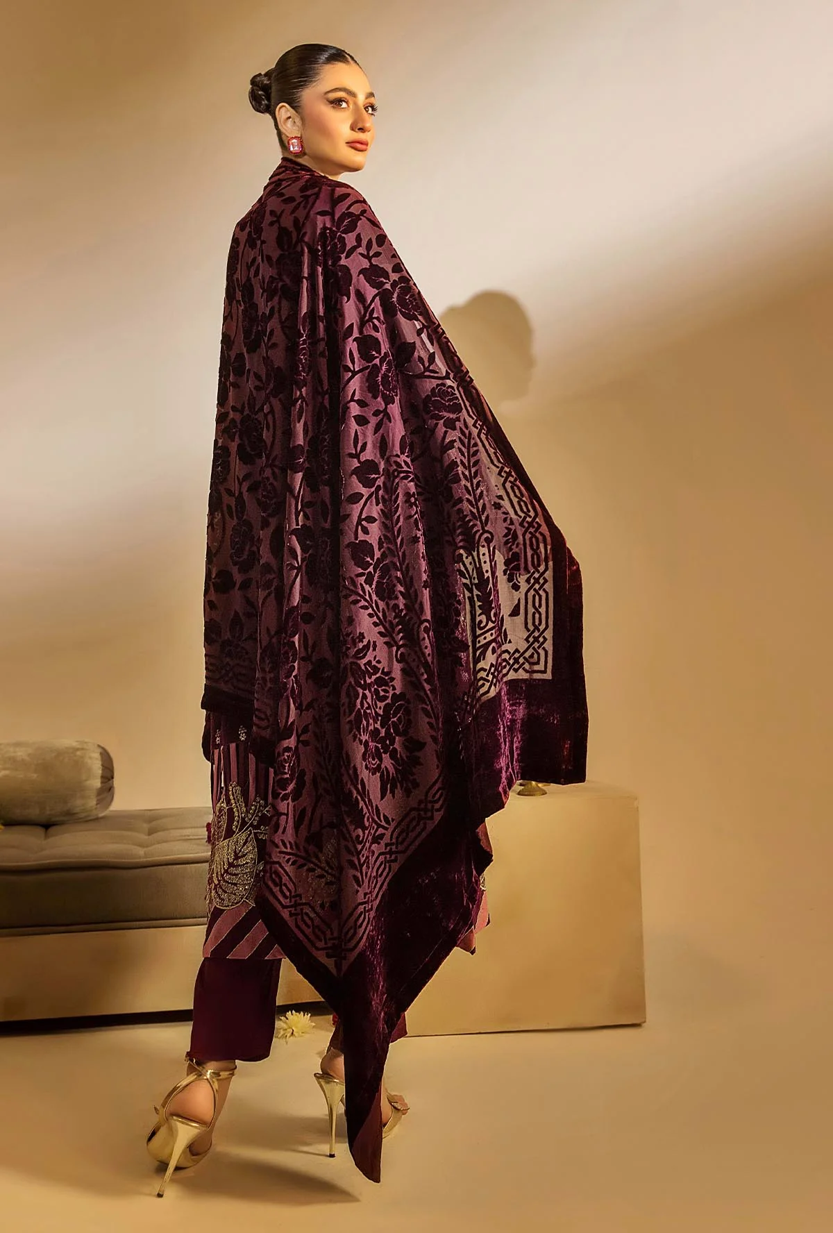 PLACHI EMBROIDERED - Image 2