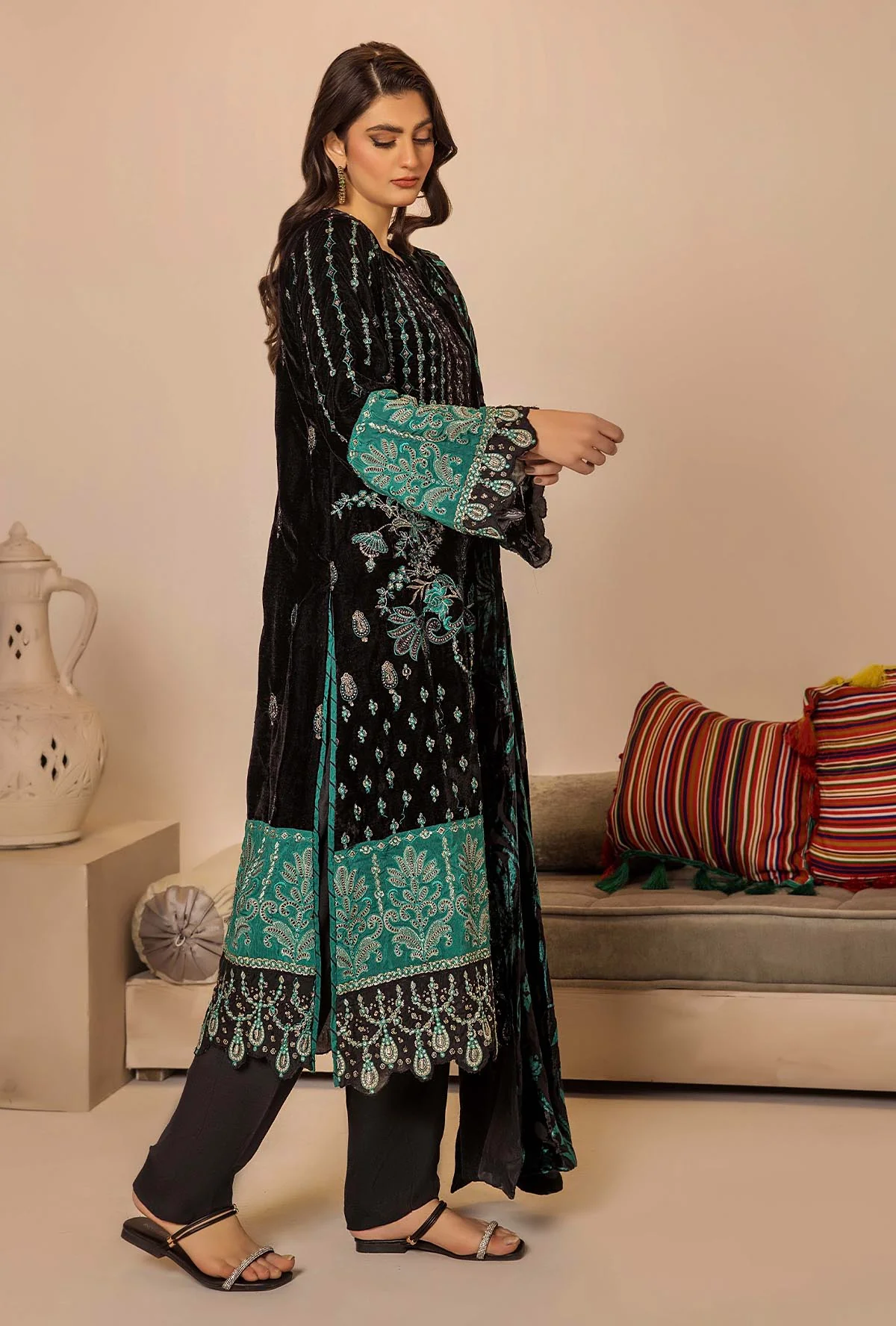 PLACHI EMBROIDERED - Image 2