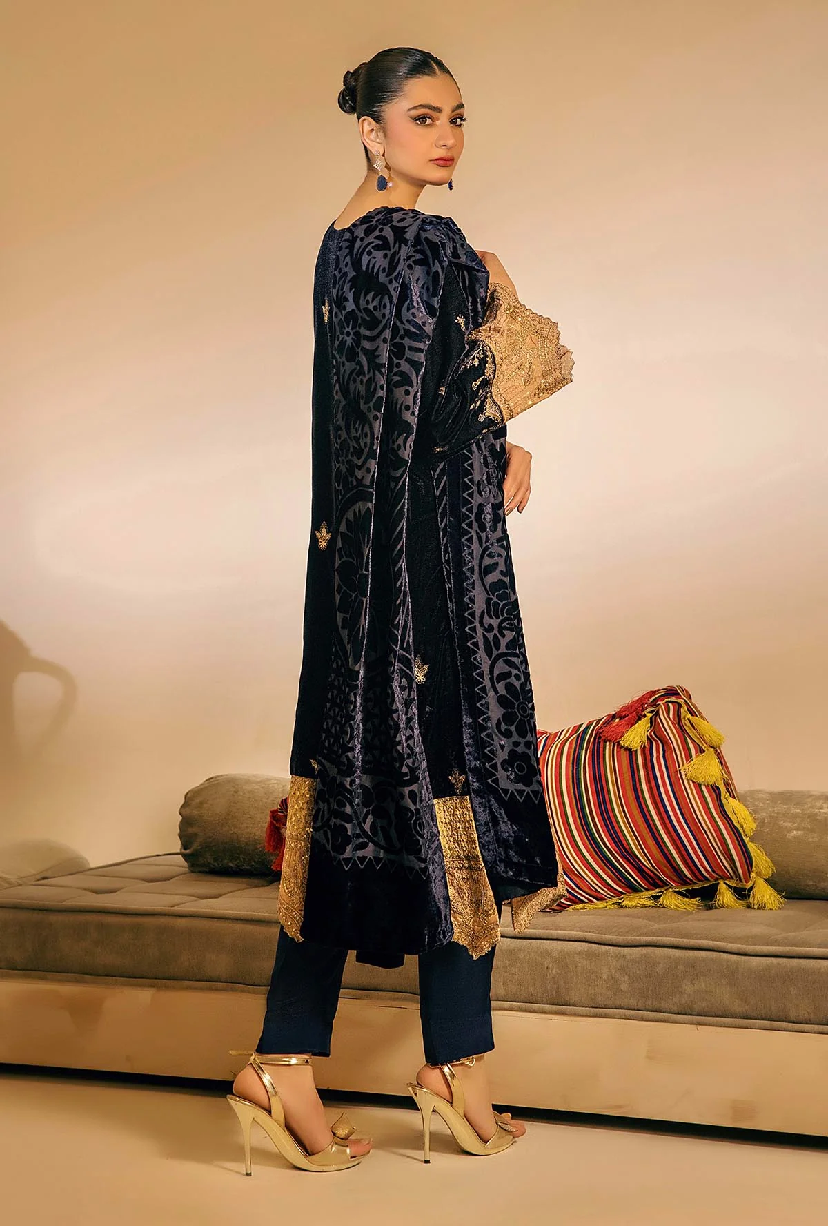 PLACHI EMBROIDERED - Image 2