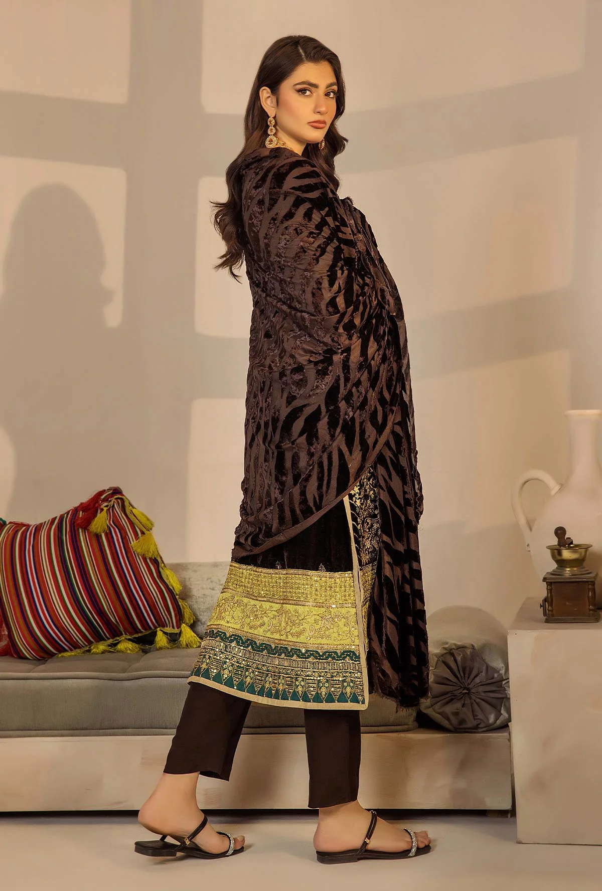 PLACHI EMBROIDERED - Image 2