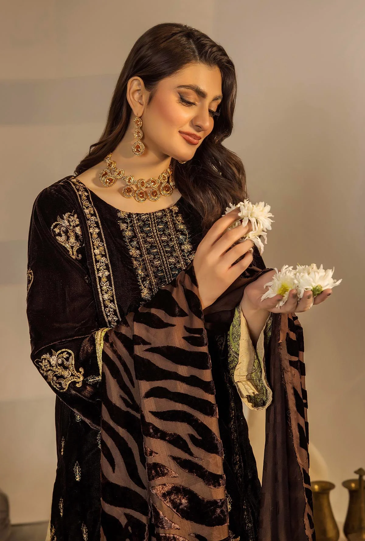 PLACHI EMBROIDERED - Image 3