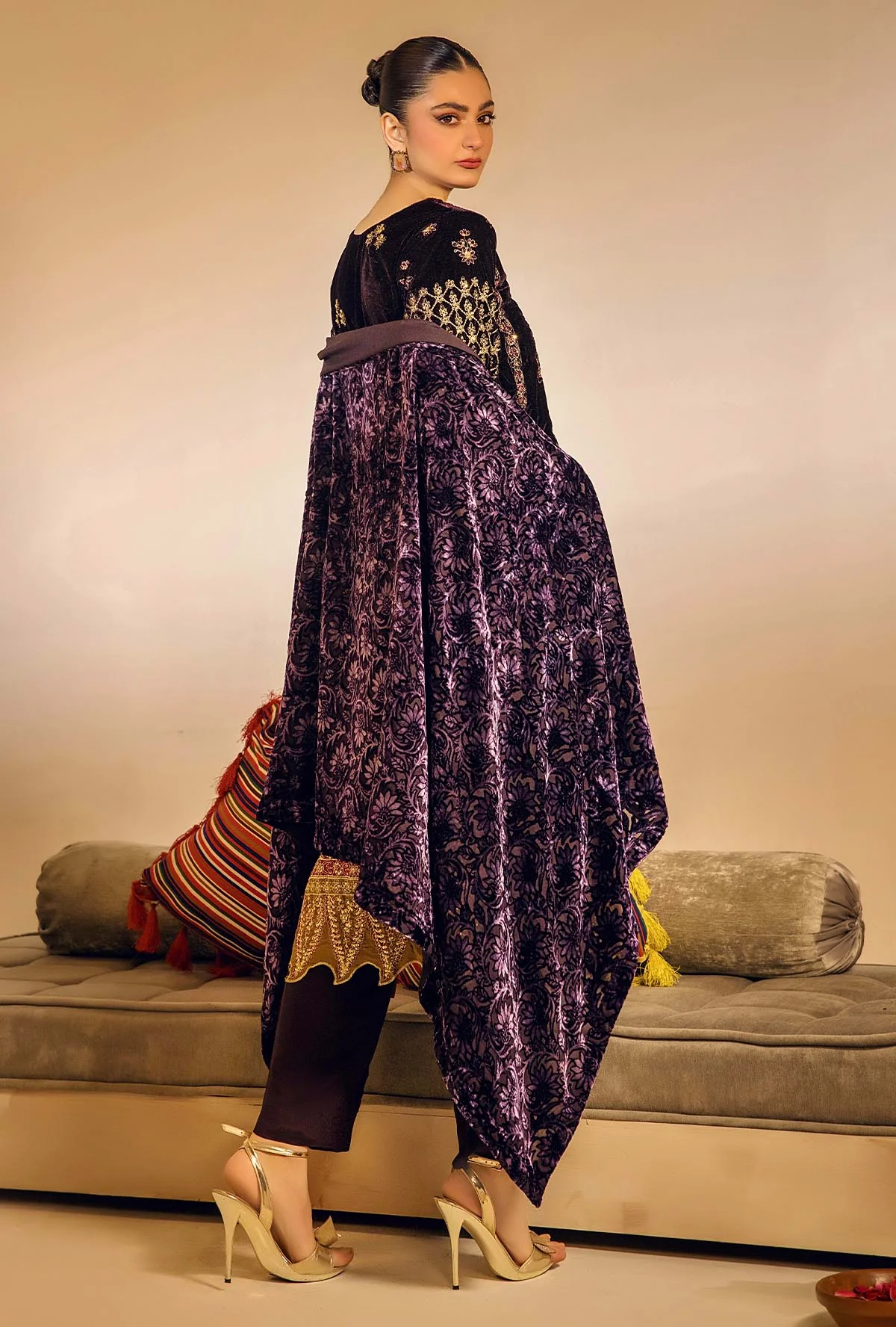 PLACHI EMBROIDERED - Image 2