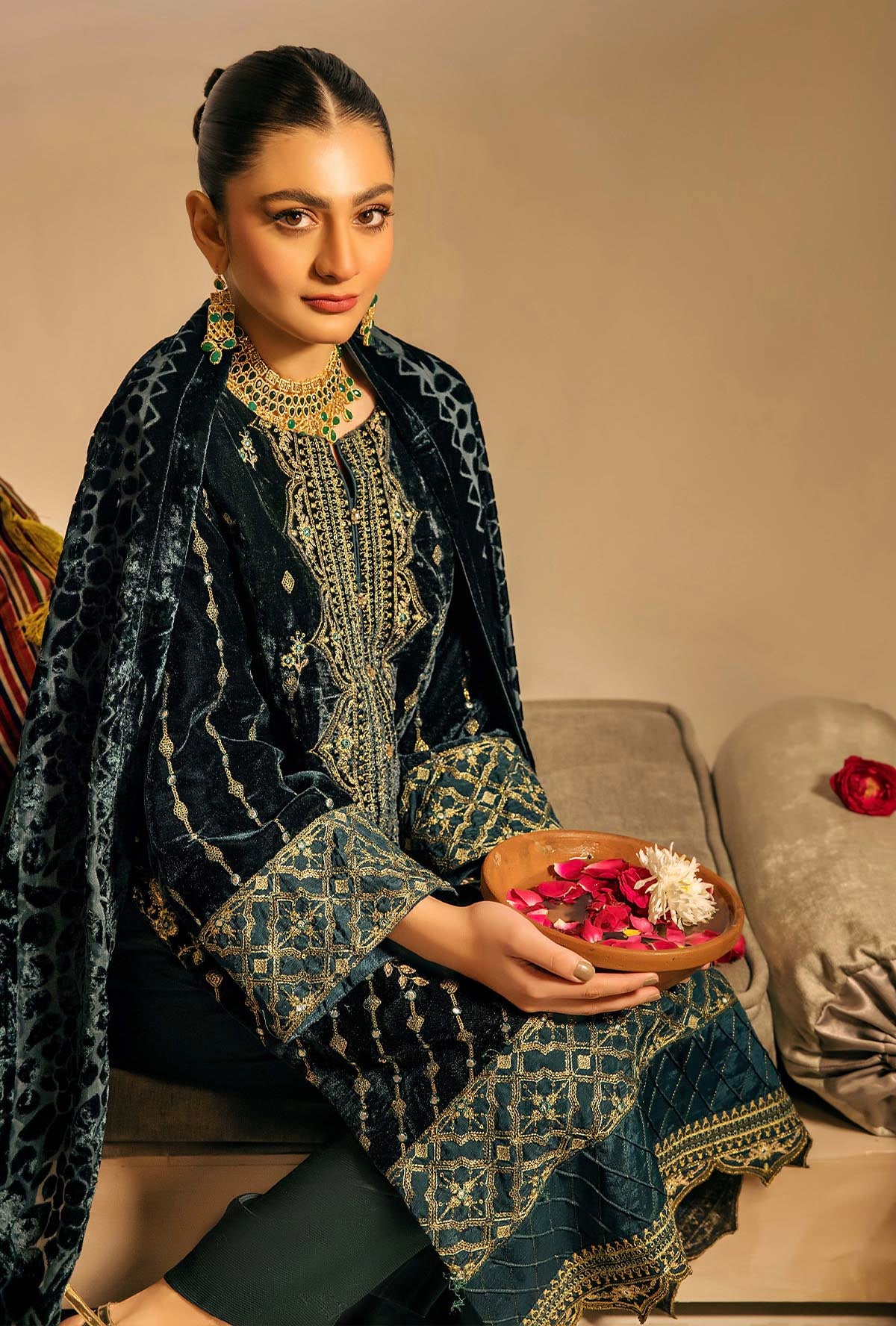 PLACHI EMBROIDERED - Image 3