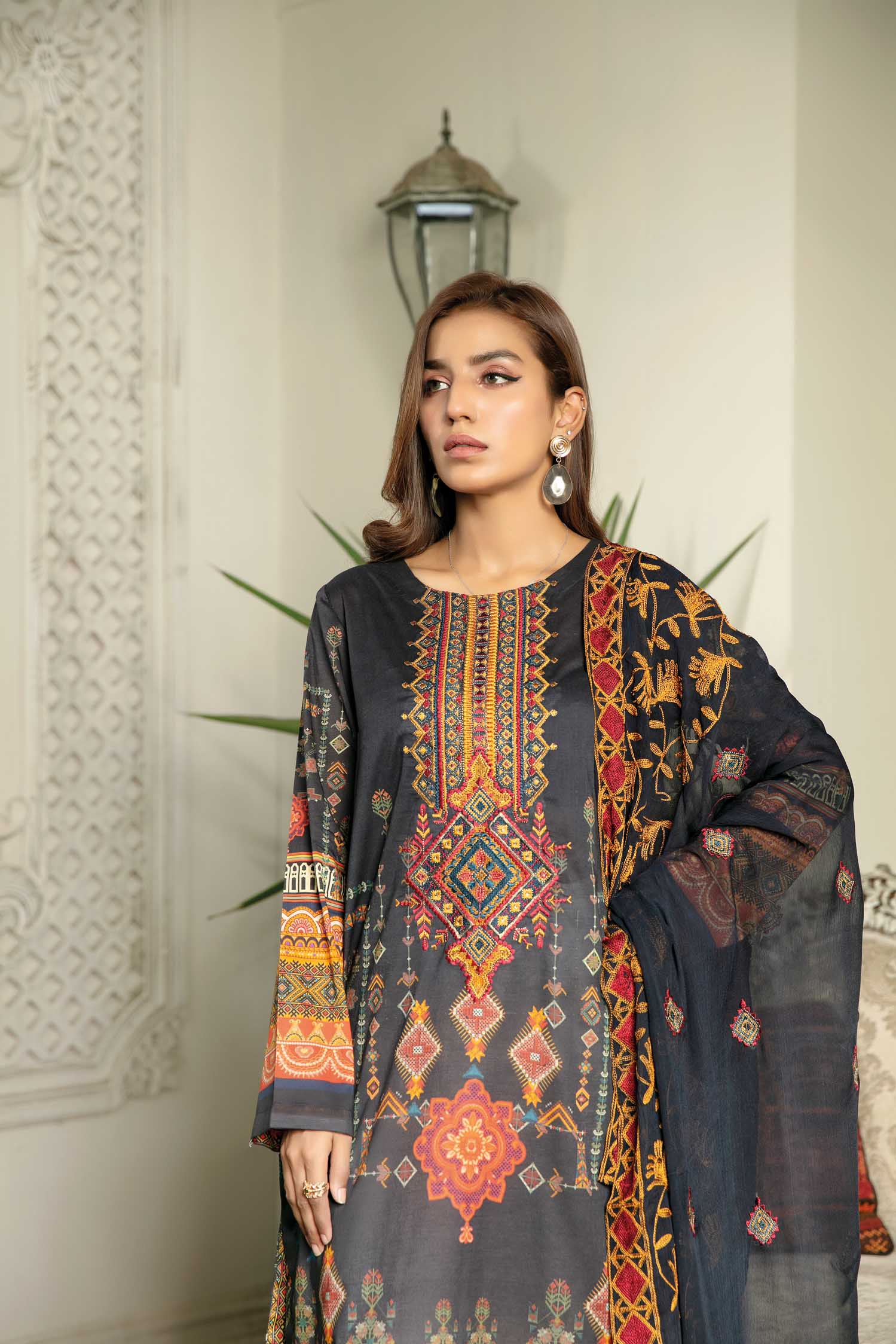 Retrin - Digital Printed & Embroidered Lawn 3 piece - Image 3