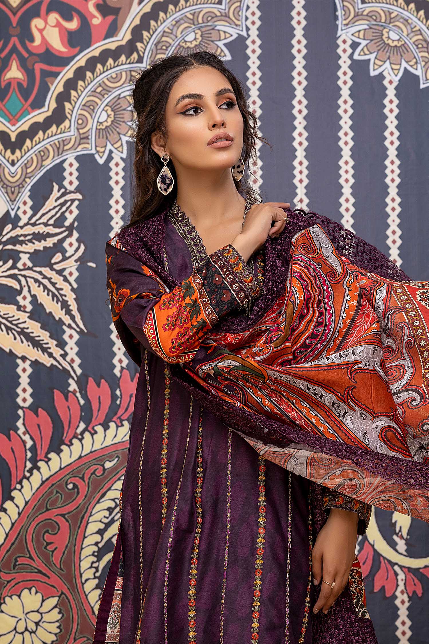 Robzin - Printed & Embroidered Lawn Pret 3PC - Image 4