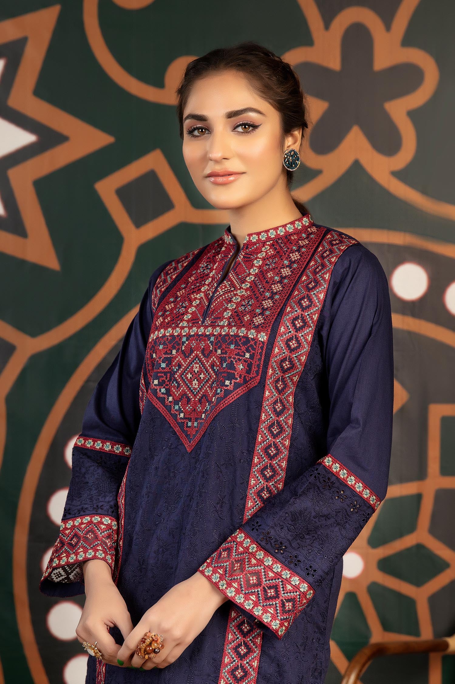 Sienna - Exclusive Embroidered Lawn Stitch Kurti - Image 3