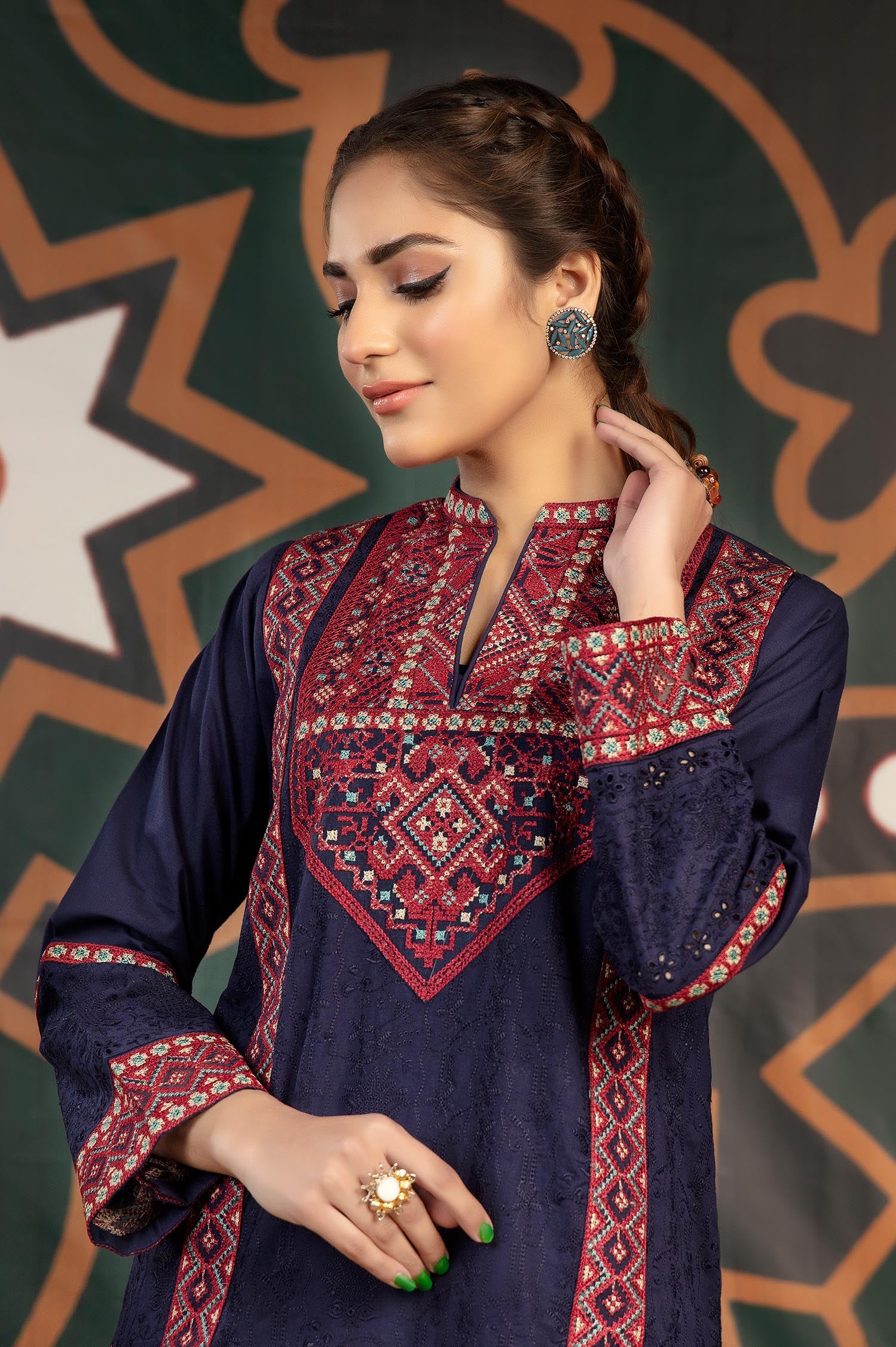 Sienna - Exclusive Embroidered Lawn Stitch Kurti - Image 4